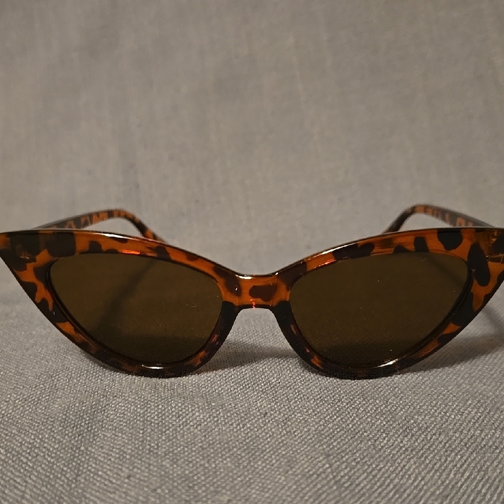 Tortoise Shell Cat-Eye Sunglasses